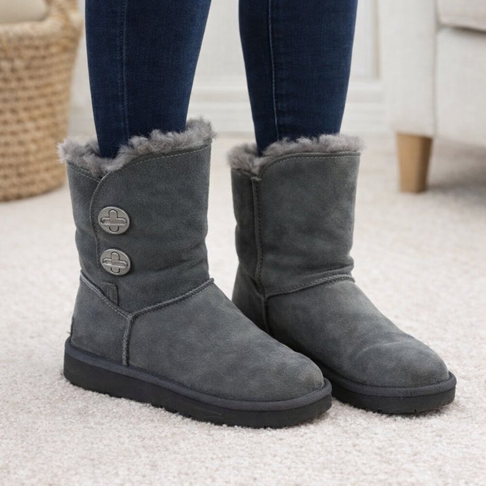 UGG‎ Womens Sz 6 Turnlock Short Gray Suede Sherpa Lined Winter Boots